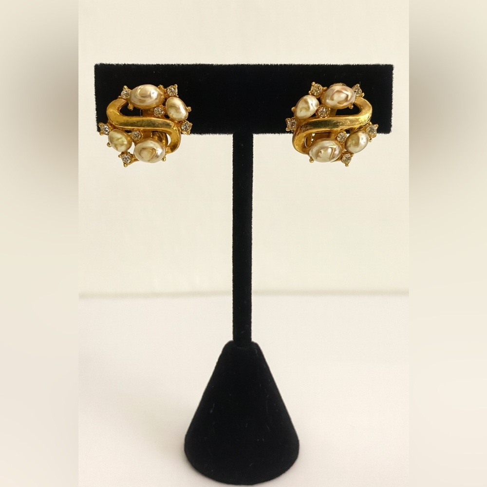Vintage chunky gold toned twisty cluster rhinestone clip on earrings elegant gra
